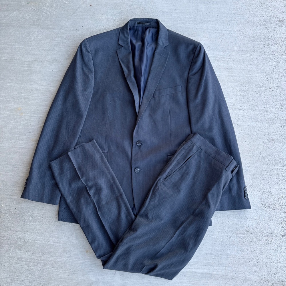 Kenneth Cole Reaction Suit Mens 44R W37 Navy Blue Pinstripe 2 Piece Set Dress